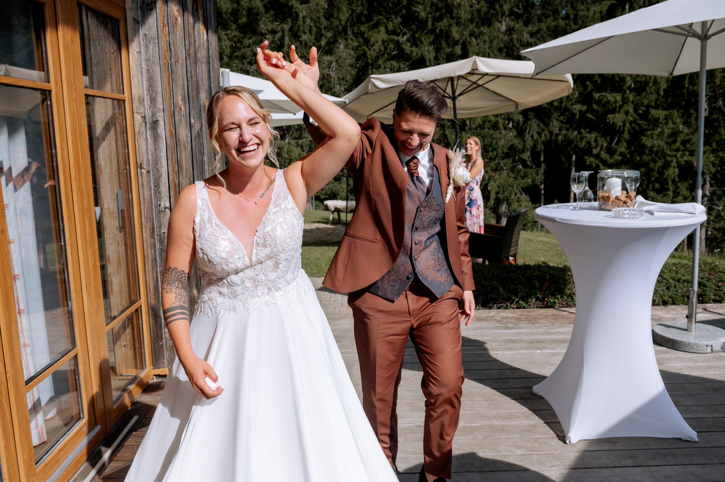 Berghotel Jägerhof Hochzeit-22-min Brautpaar Jasmin und Marina bei ihrer Hotel Jägerhof Hochzeit im Allgäu