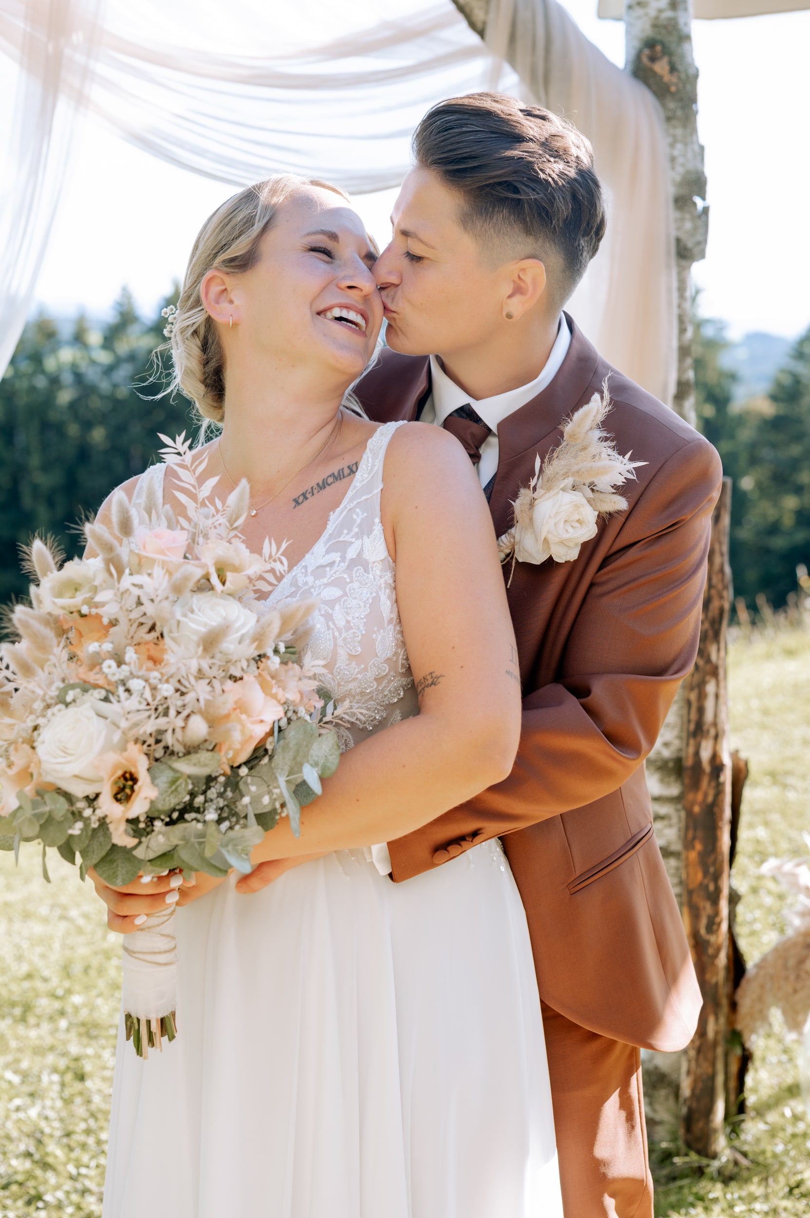 Berghotel Jägerhof Hochzeit-32-min Freie Trauung auf der Wiese beim Berghotel Jägerhof mit Blick über das Allgäu