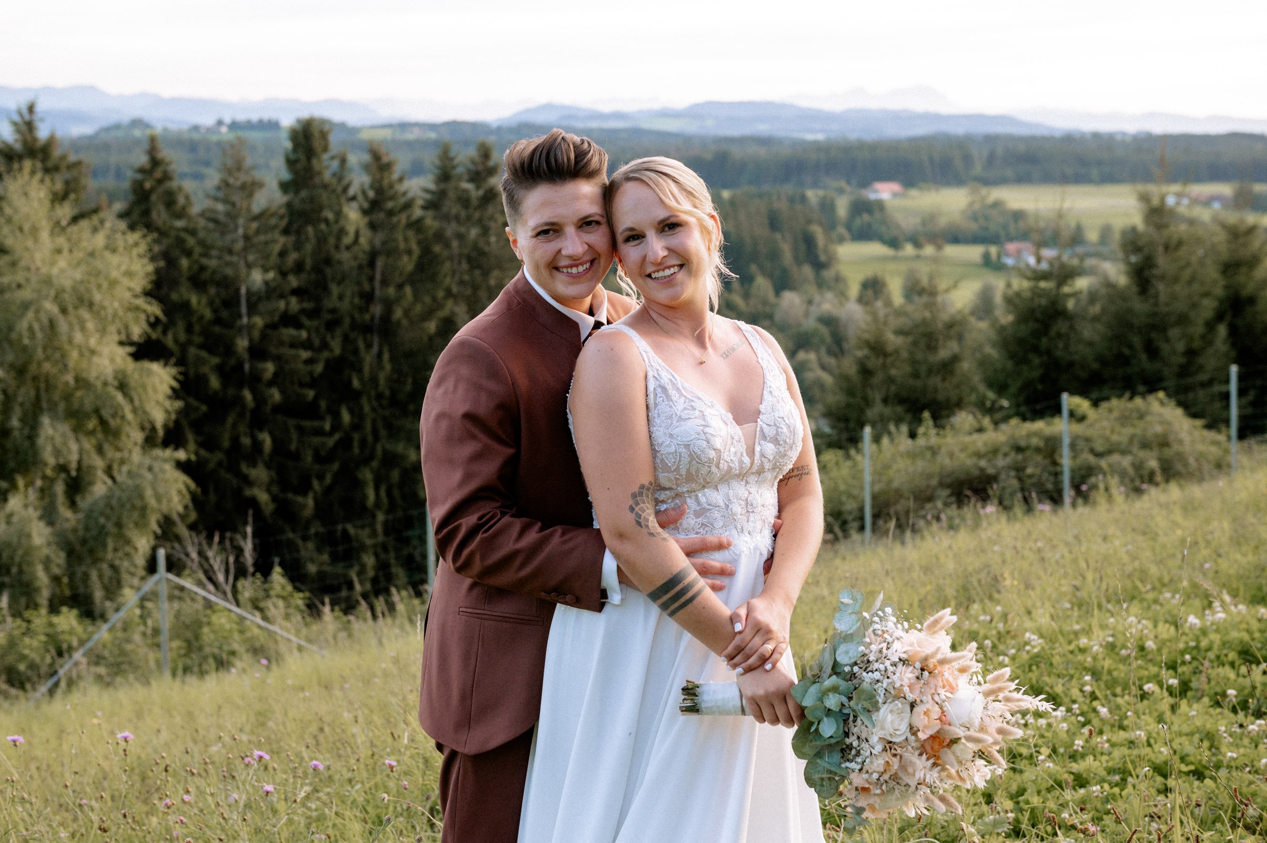 Berghotel Jägerhof Hochzeit-38-min Freie Trauung auf der Wiese beim Berghotel Jägerhof mit Blick über das Allgäu