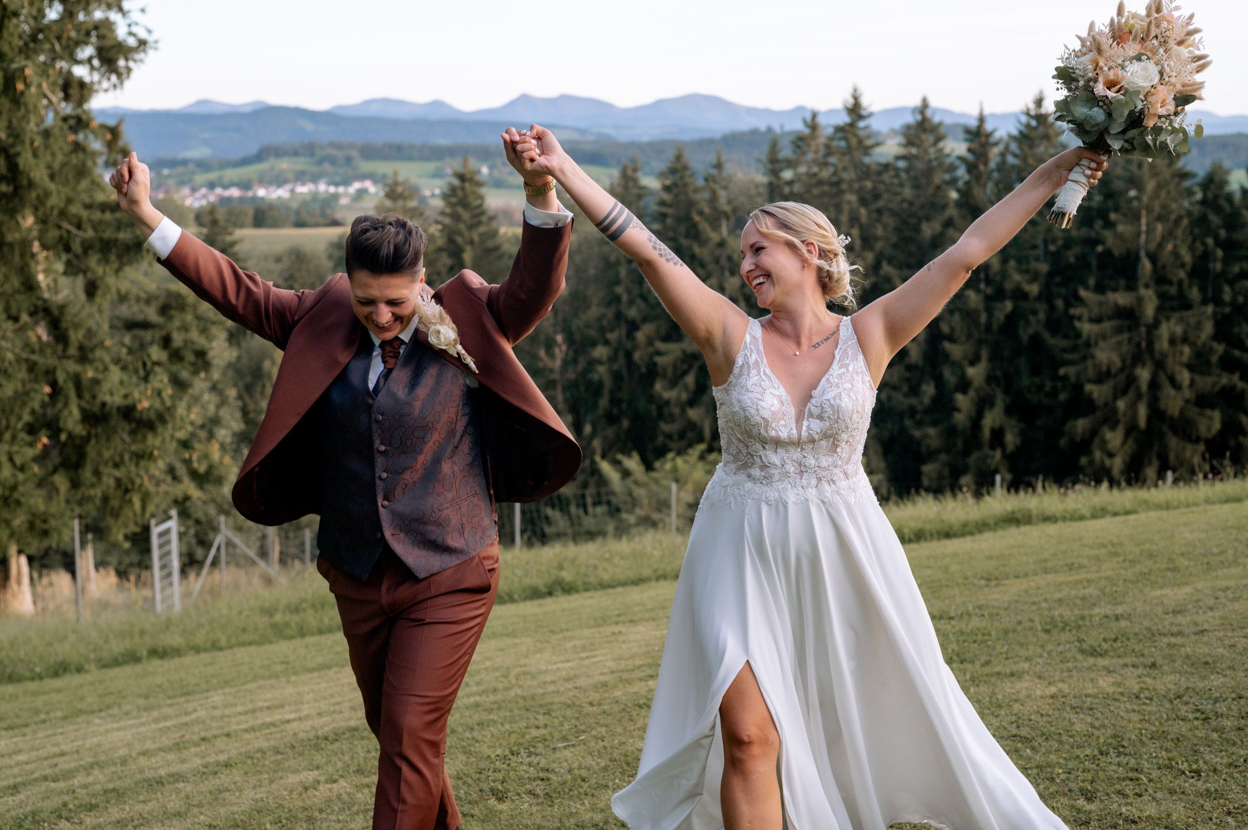 Berghotel Jägerhof Hochzeit-42-min Paarshooting im goldenen Herbstlicht bei der Berghotel Jägerhof Hochzeit