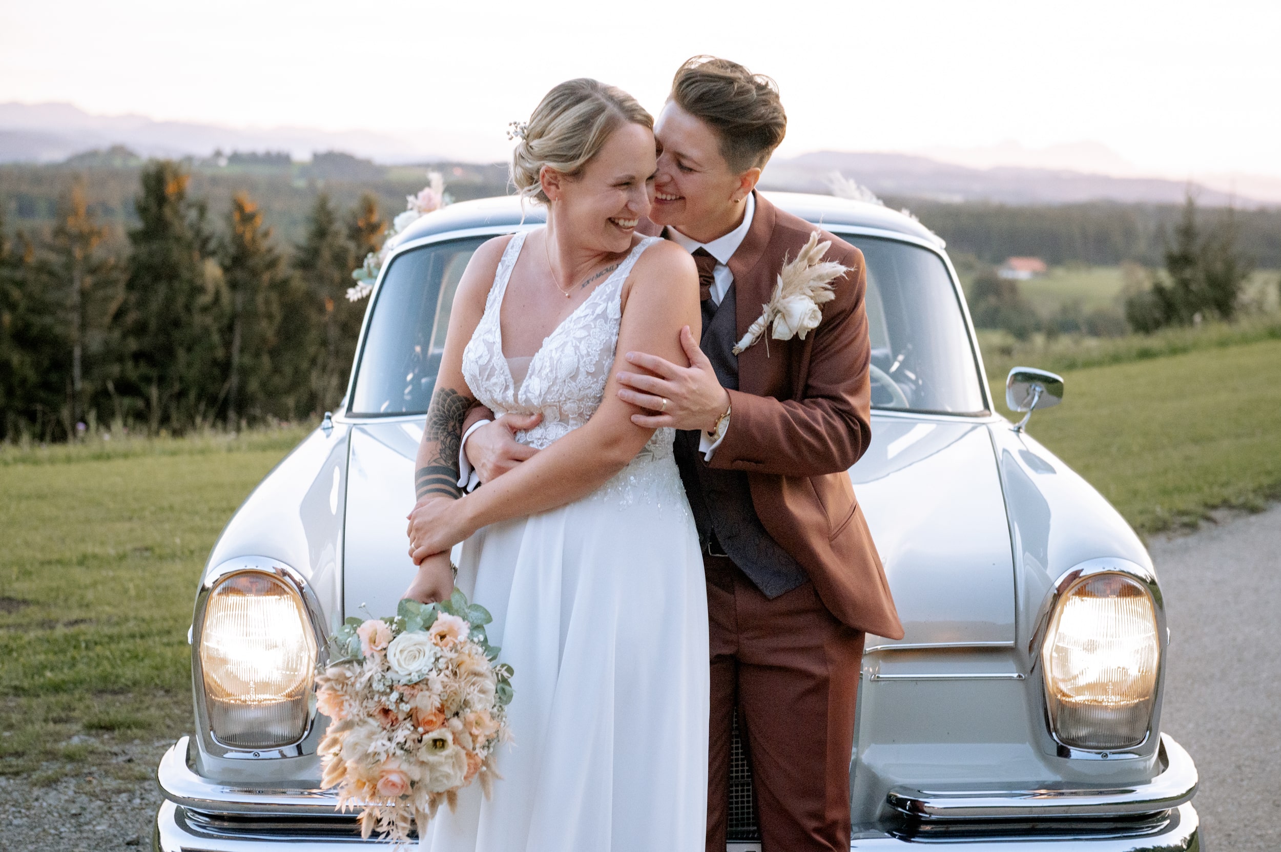Berghotel Jägerhof Hochzeit-45-min Paarshooting im goldenen Herbstlicht bei der Berghotel Jägerhof Hochzeit