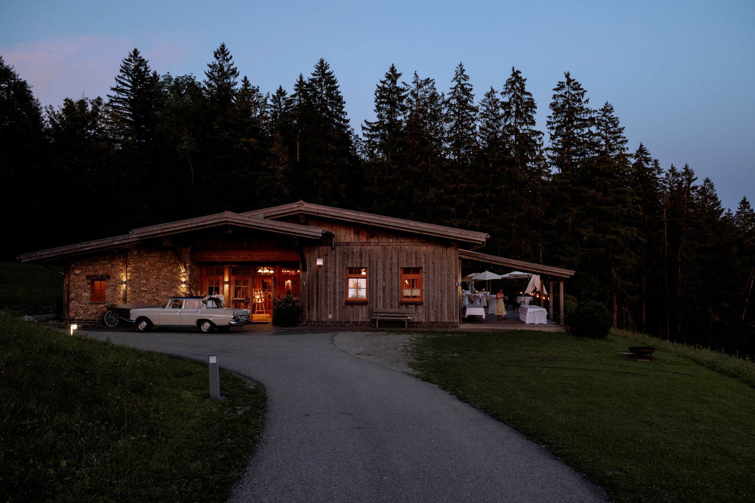 Berghotel Jägerhof Hochzeit-48-min Berghotel Jägerhof Stadl bei Nacht