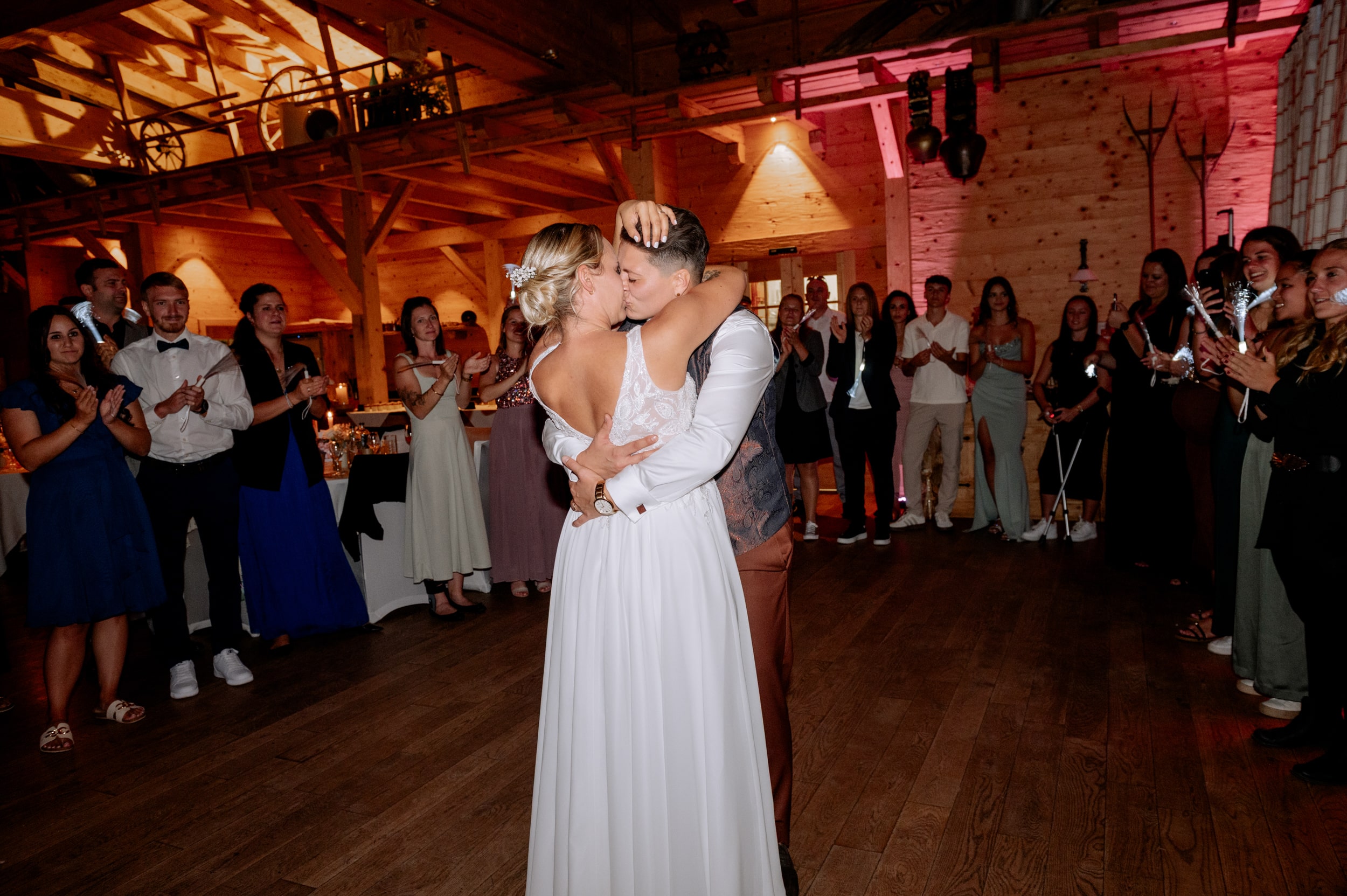 Berghotel Jägerhof Hochzeit-55-min Paarshooting im goldenen Herbstlicht bei der Berghotel Jägerhof Hochzeit