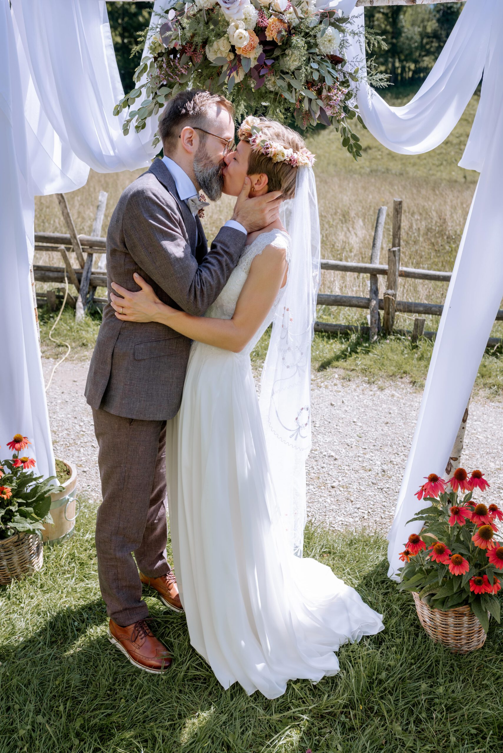 Hochzeitsfotograf Kaufbeuren, Brautpaar Kuss